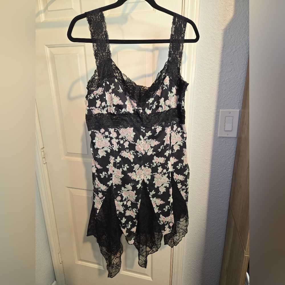 Dollskill XXL Floral Lace Dress with Black and Pink Accents